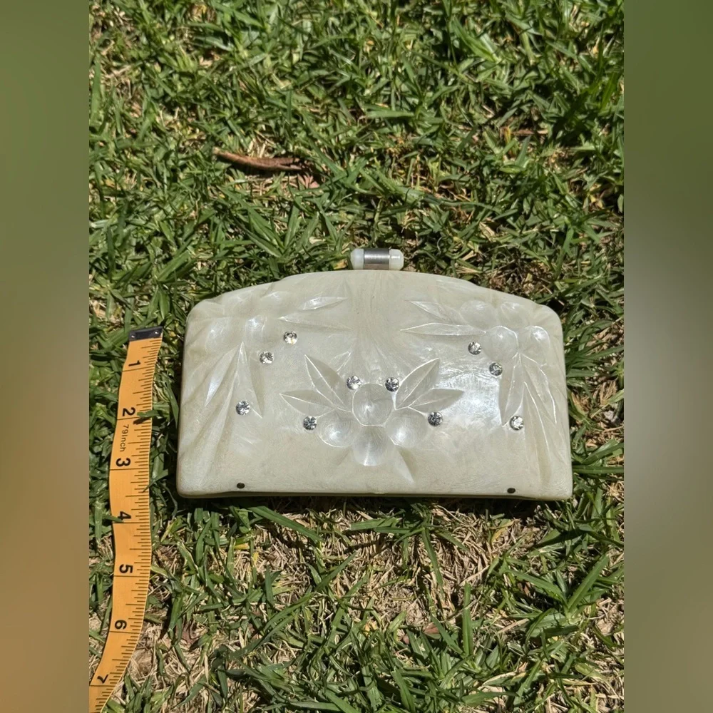 60s Vintage Carved Pearlescent Lucite Clutch - Picture 6 of 7